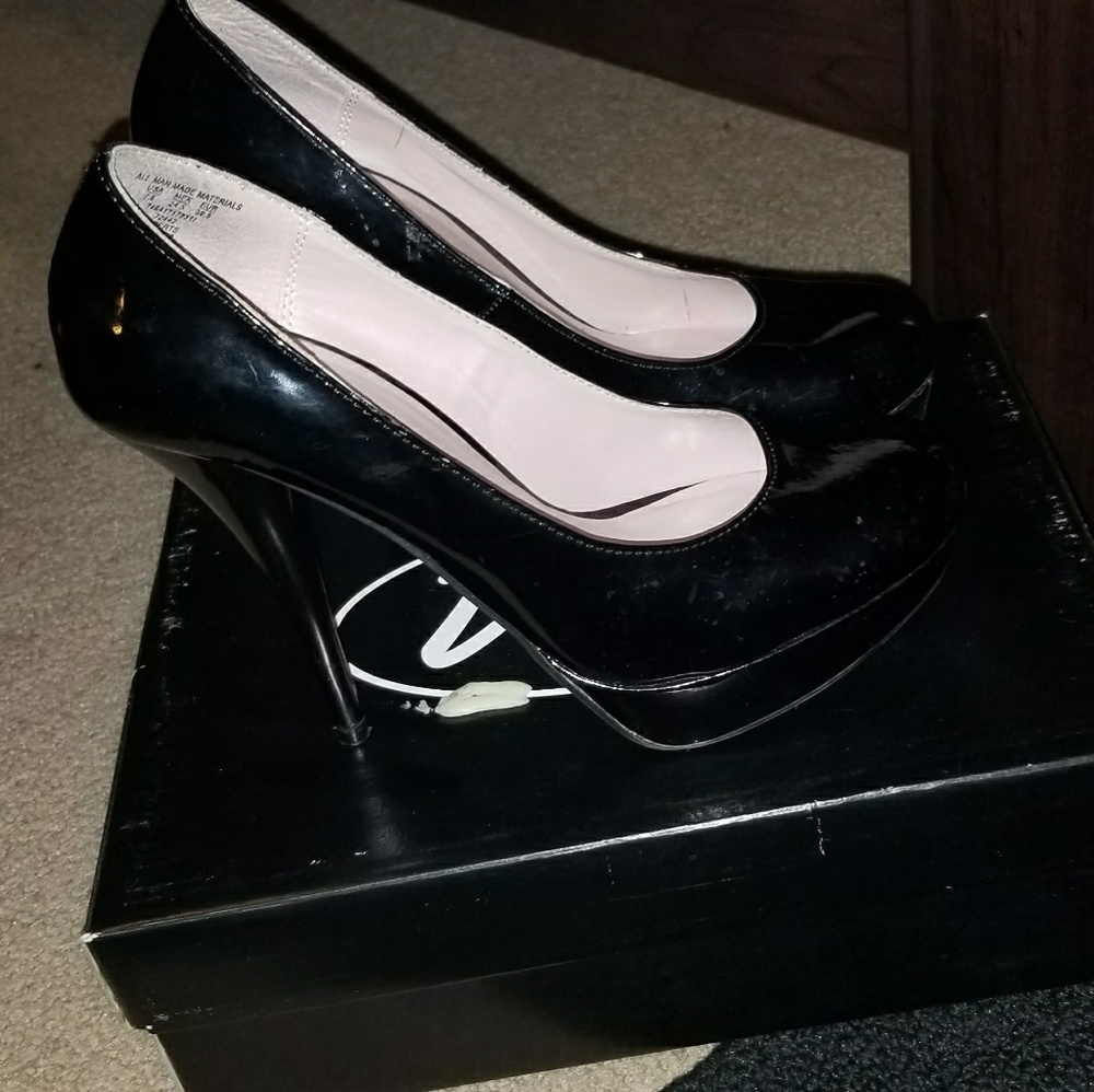 Heals - Picture 2 of 2